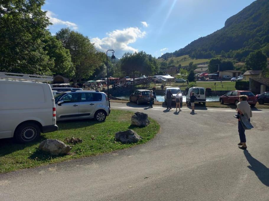 Gite L'Enclos O Rendez-Vous Roquefeuil-Pays De Sault- Avec Jardin Exteriör bild